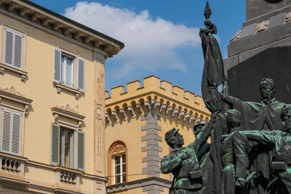 How can tourists explore the hidden historical gems of Chester without overspending?